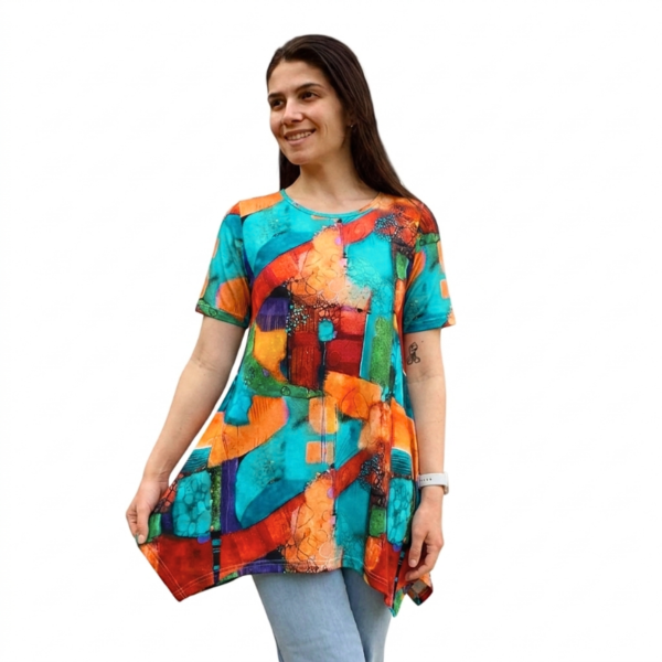 Асиметрична туника модел МИЛЕНА с къс ръкав, десен 