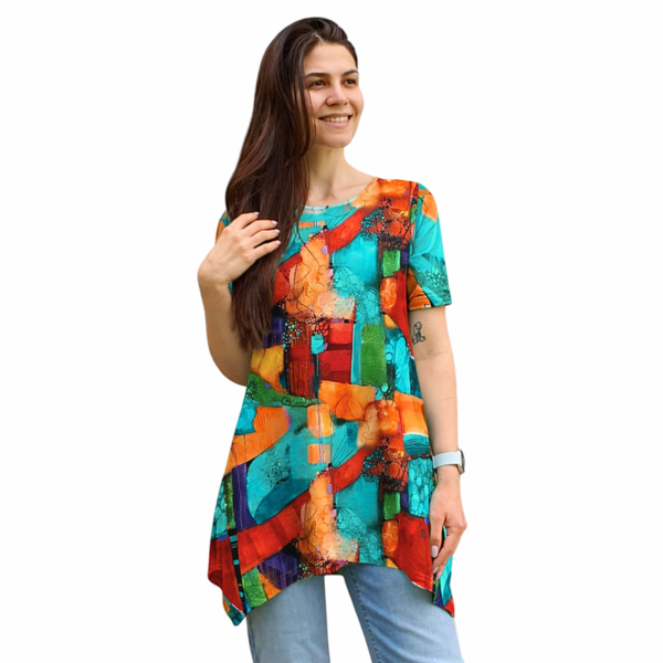 Асиметрична туника модел МИЛЕНА с къс ръкав, десен 